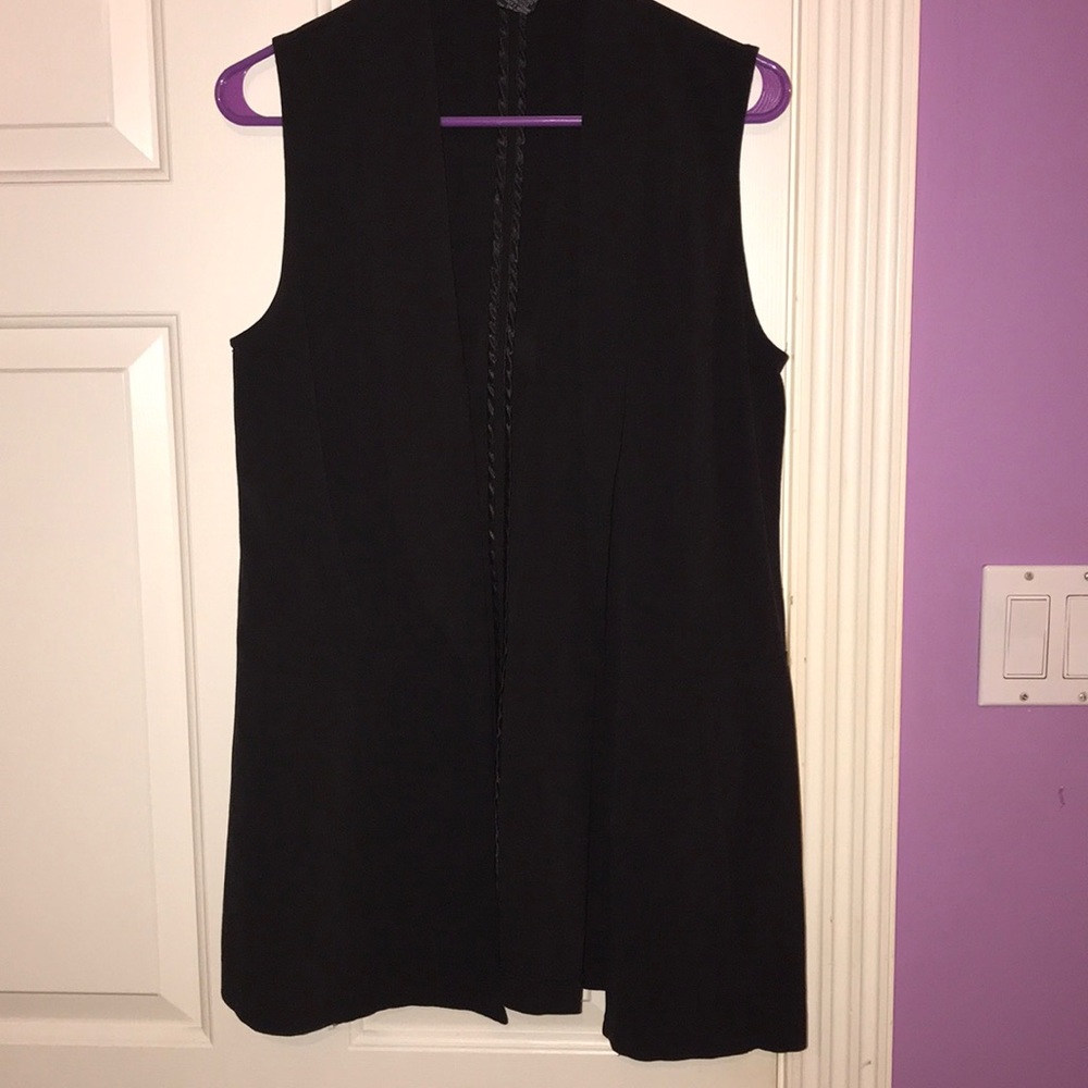 black sleeveless blazer